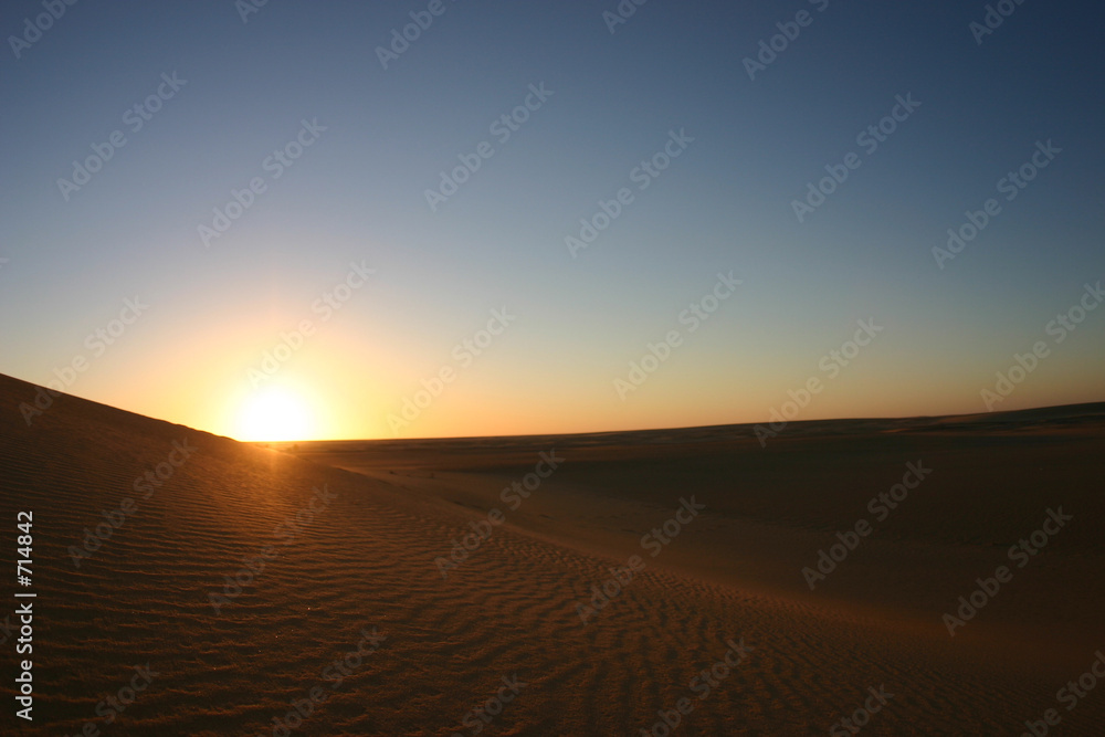 lever de soleil dans le désert lever de soleil dans le désert