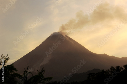 indonesia, java: merapi eruption, may 2006