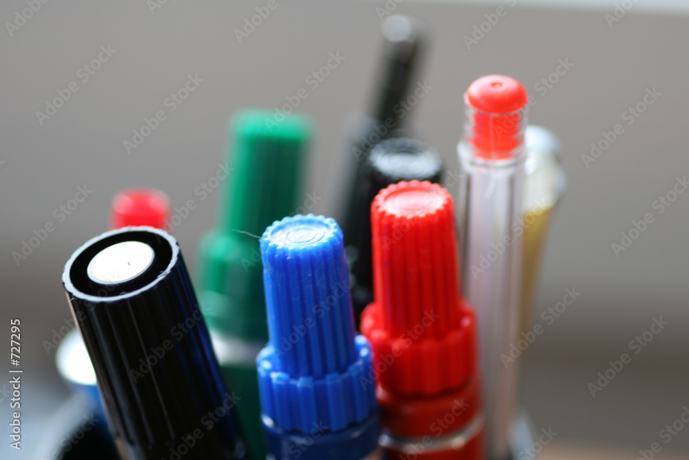 crayons multicolors crayons multicolors