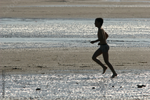 enfant sur la plage