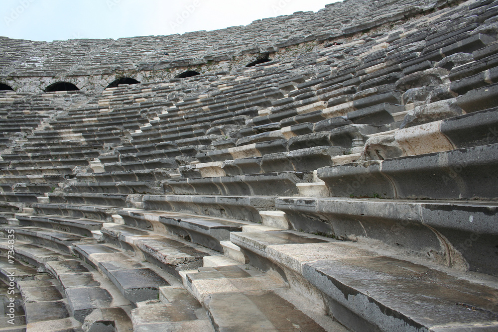 side amphitheater