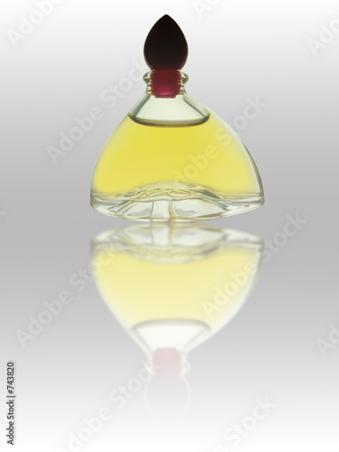 parfümflasche gespiegelt