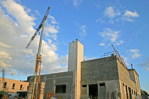 chantier construction immeuble grue