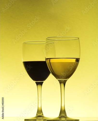 red and white wine glasses