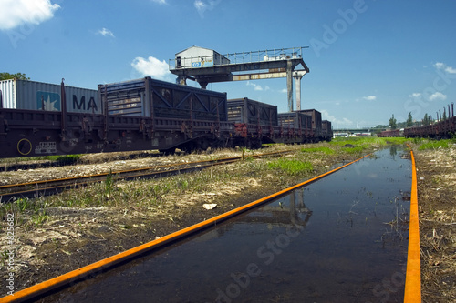blank railway and crane © Ivan Grlic