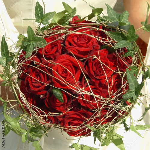 wedding bouquet wit red roses