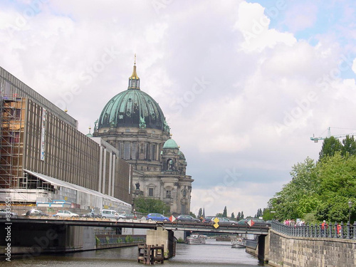 palast der republick und berliner dom