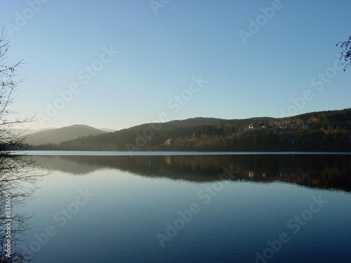 bergsee mit wasserspiegelung