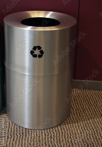 recycle bin with clipping path