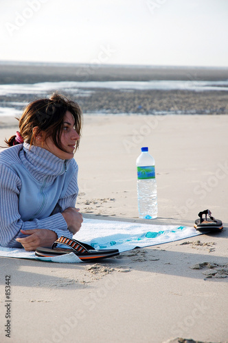 femme calme sur la plage