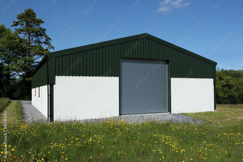Obraz premium newly constructed barn