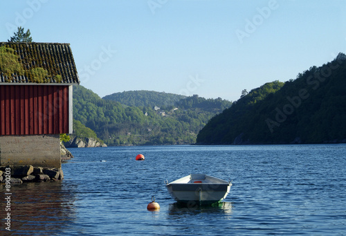 Canvas Print dinghy and old boathouse