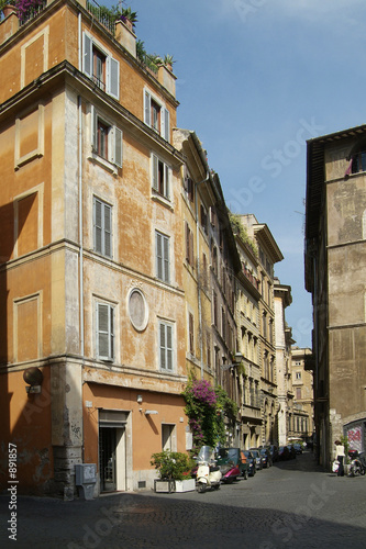 Canvas Print street and old buildings in rome