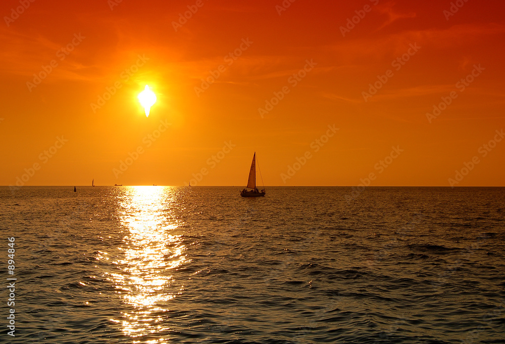 jacht sailing right to the sunset