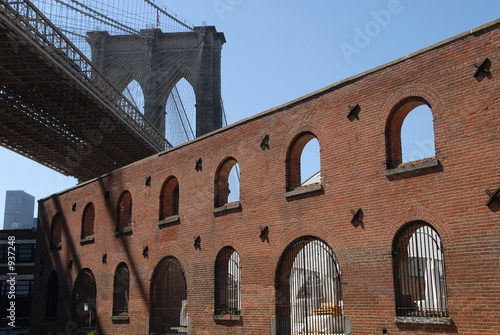 brooklyn bridge with ware house