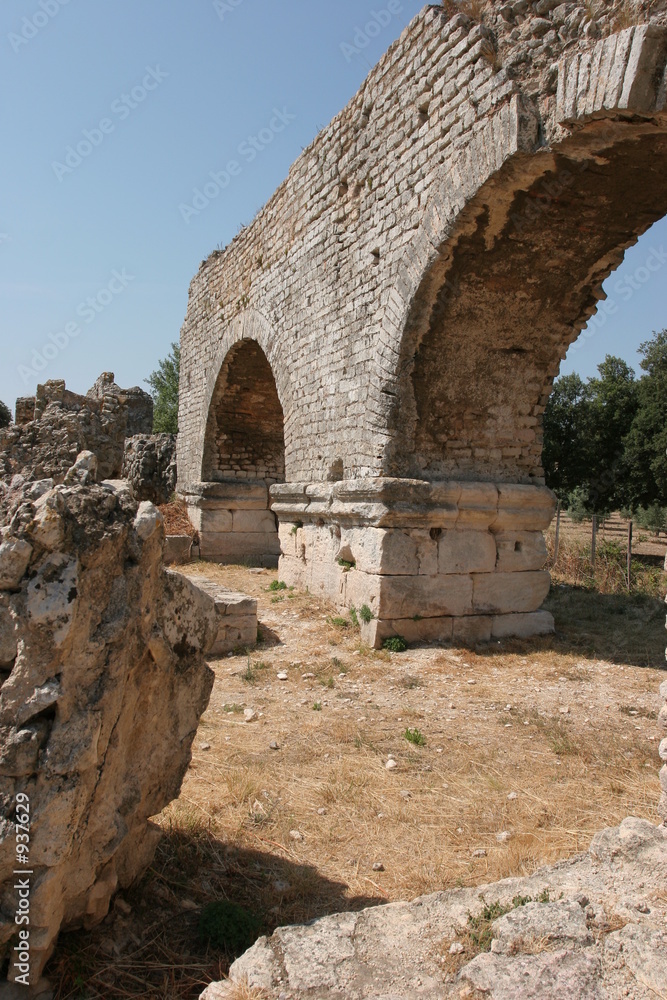 vieil aqueduc romain