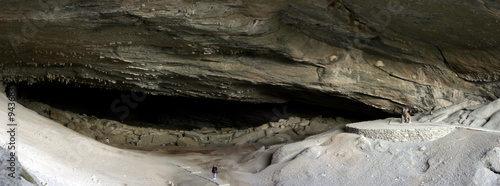 Cuadro en lienzo grotte du milodon - torres del paine