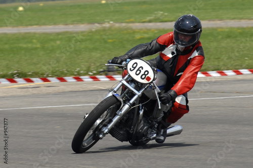 moto 968
