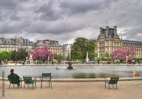 Fototapeta fountain in tuileries gardens, paris, france