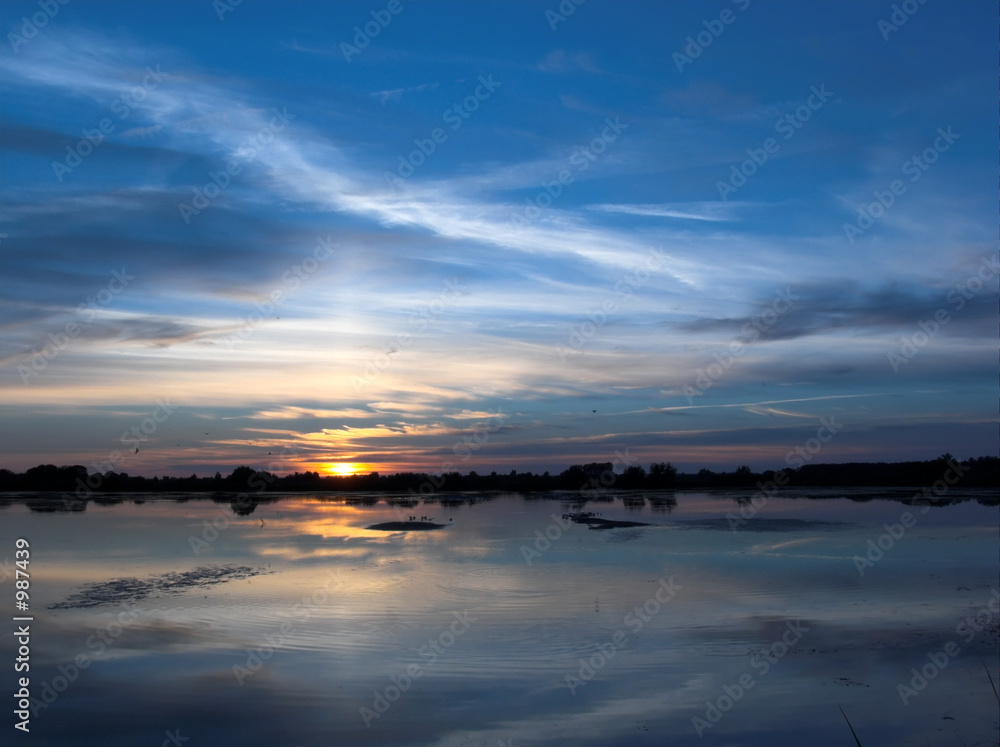 Obraz premium after sunset by the lake