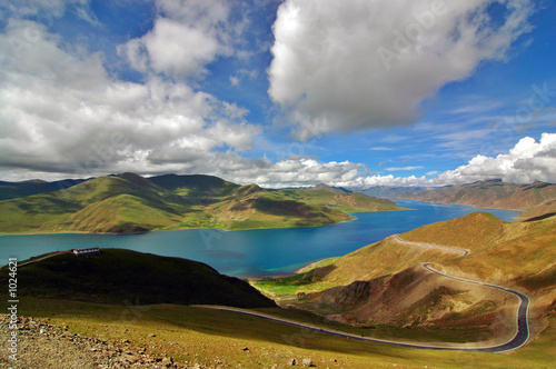 yamdrok lake