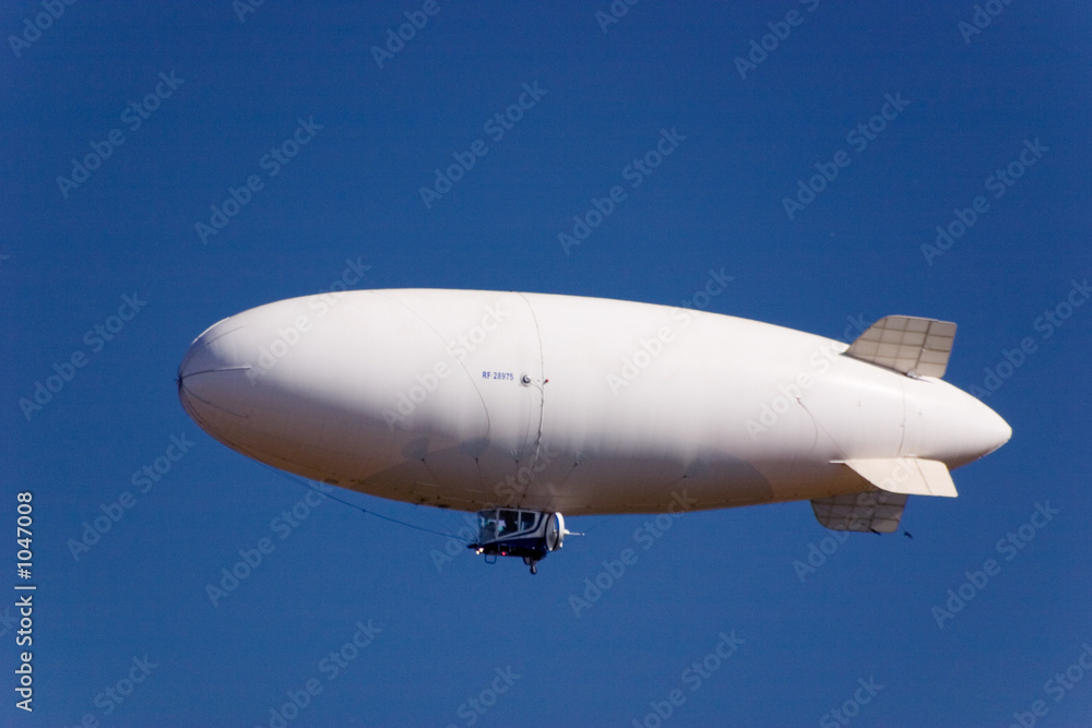 Fototapeta premium white dirigible