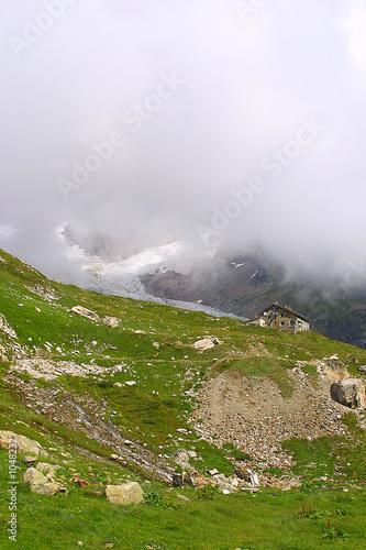 gletscher mit berghütte