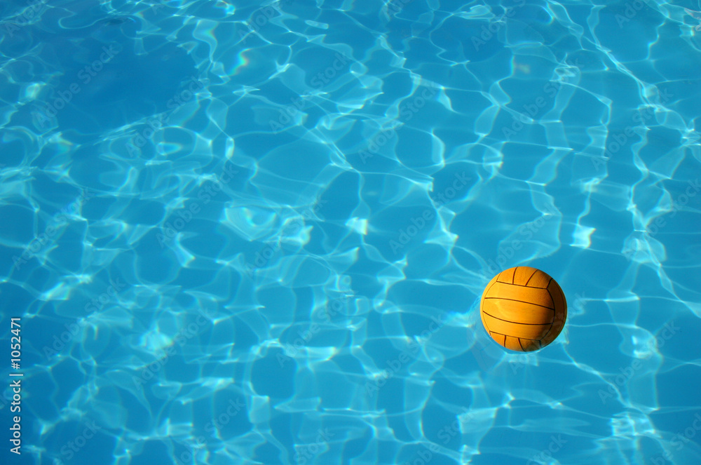 waterpolo ball in pool (2)