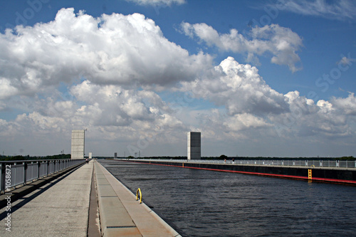 trogbrücke über die elbe
