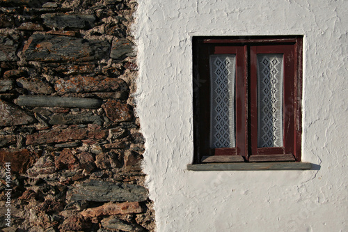 old window © Mario Lopes