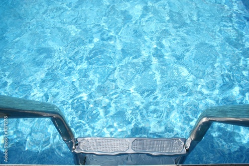 swimming pool step