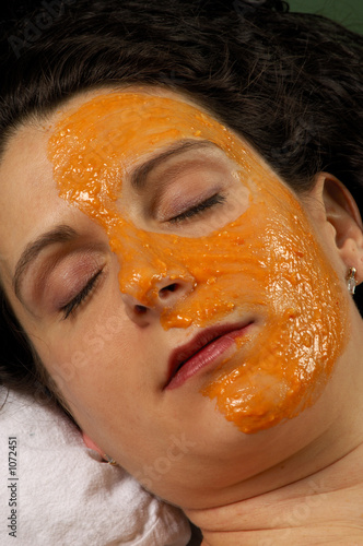 Fotografie spa organic facial masque carrot and pumpkin