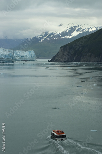 boat going to hubbard glacier