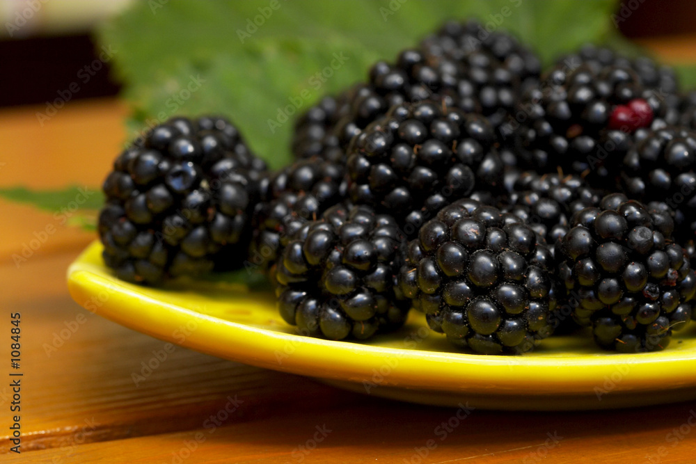 plate of blackberries plate of blackberries