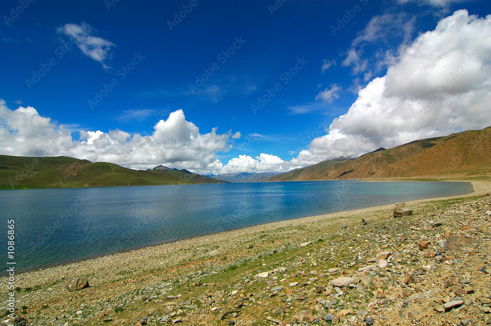 yamdrok lake