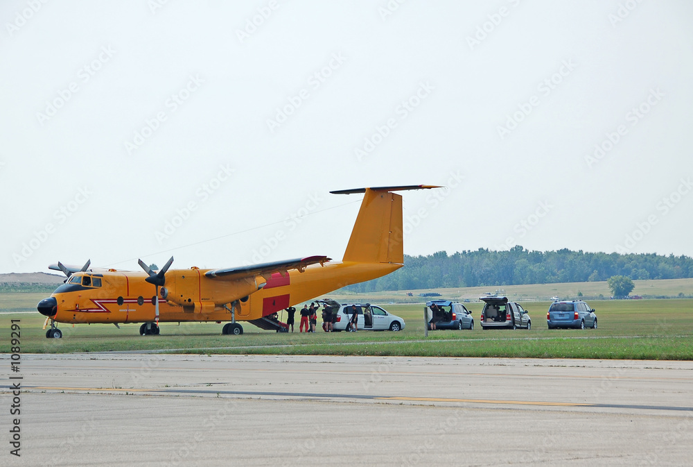 Fototapeta premium airplane loading parachutists