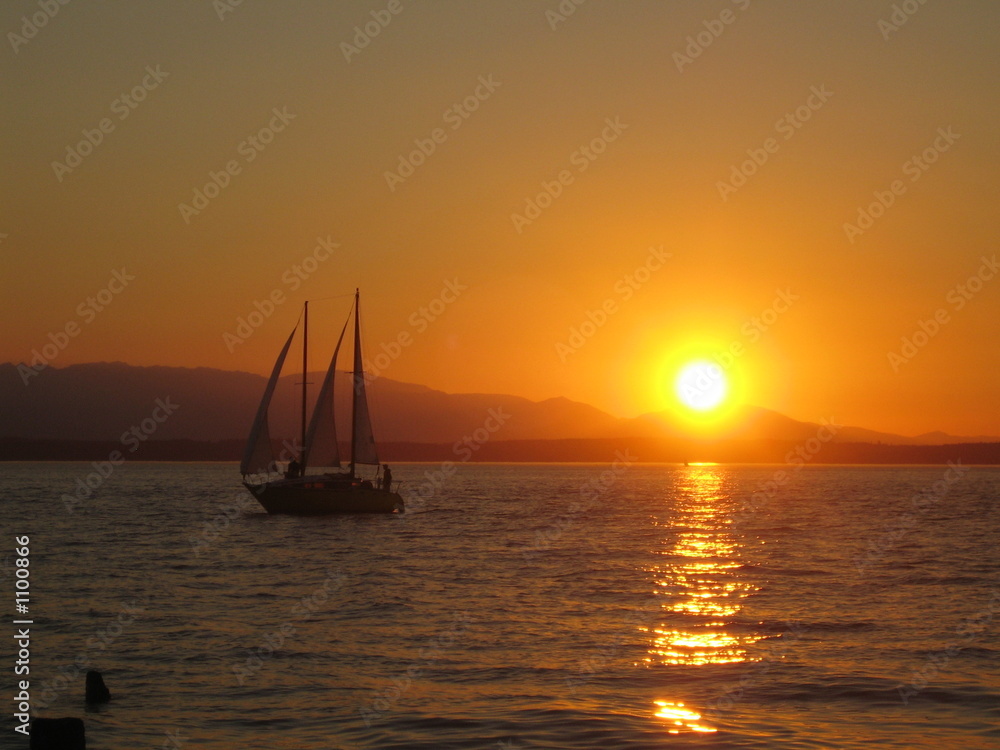 sail in the sun set