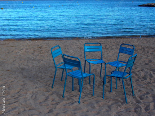 plage et chaises