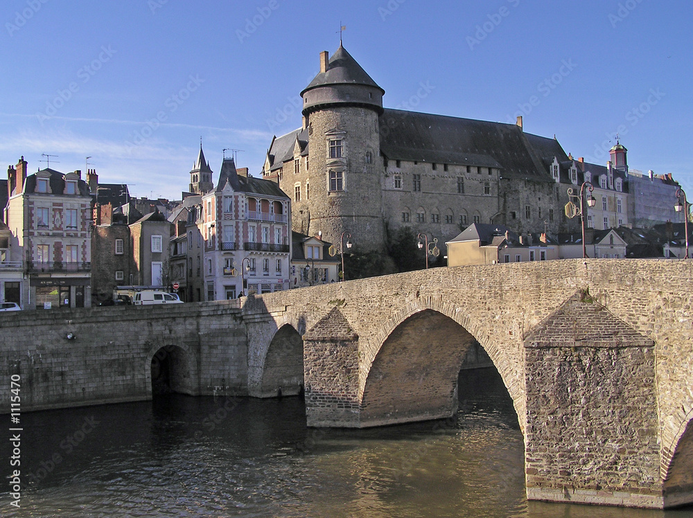 0301-laval, château et vieux pont