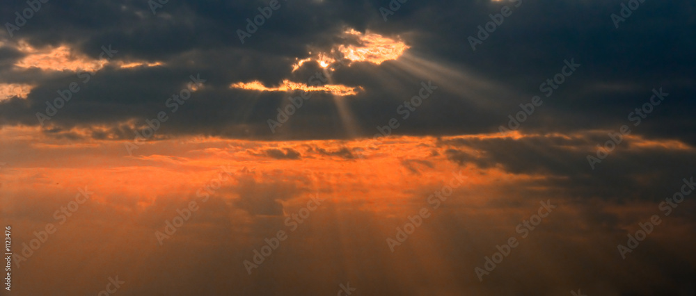 Fototapeta dramatic sunset rays