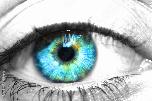 oeil bleu vert
