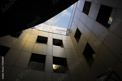 close-fitting walls
