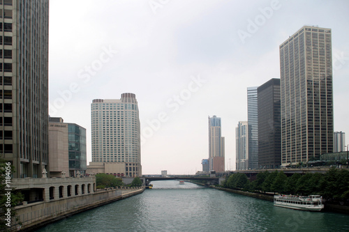 chicago - skyscrapers and river