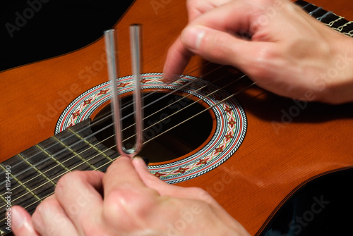 tuning six string guitar