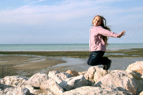 enfant sautant