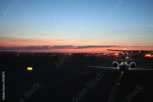 Canvas Print busy airport taxiway at dawn
