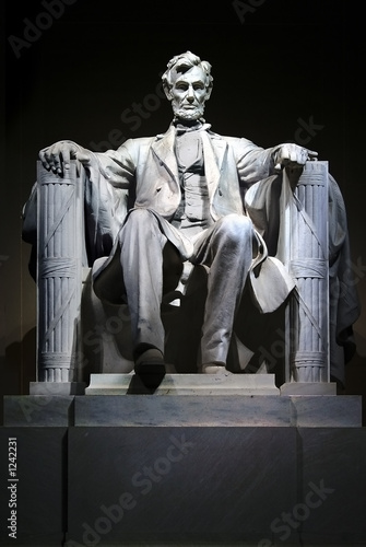 lincoln memorial statue