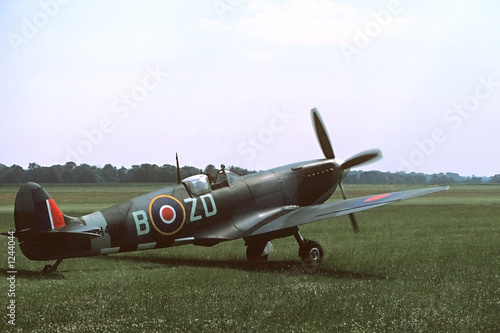 Photo spitfire taxiing
