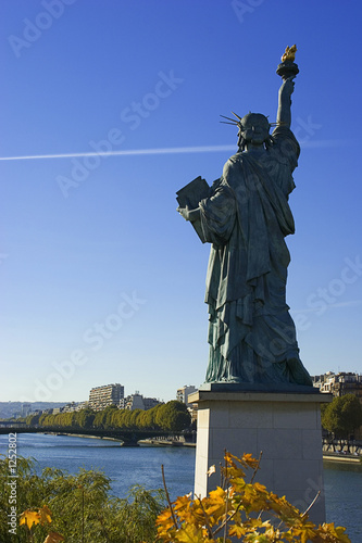 statue de la liberté à paris.3 photo