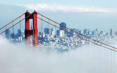 Canvas schilderij Golden Gate Bridge San Francisco gehuld in dichte mist  © Can Balcioglu